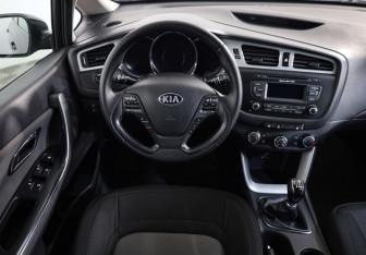 Подержанный автомобиль Kia Ceed Hatchback 2014 года (10 фото)