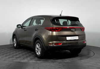 Подержанный автомобиль Kia Sportage 2016 года (7 фото)