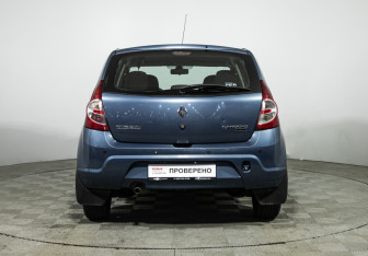 Подержанный автомобиль Renault Sandero 2013 года (6 фото)