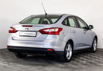 Подержанный автомобиль Ford Focus Sedan 2012 года (5 фото)