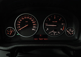 Подержанный автомобиль BMW X3 2015 года (12 фото)