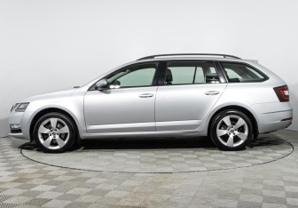 Подержанный автомобиль Skoda Octavia Wagon 2017 года (8 фото)