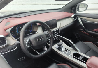 Подержанный автомобиль Geely Coolray 2023 года (19 фото)