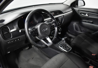 Подержанный автомобиль Kia Rio Hatchback 2019 года (9 фото)