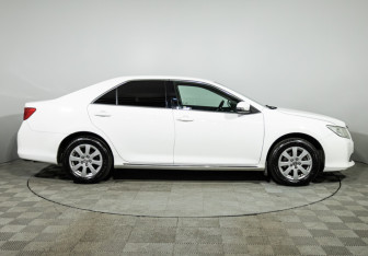Подержанный автомобиль Toyota Camry Sedan 2013 года (4 фото)