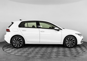 Подержанный автомобиль Volkswagen Golf Hatchback 2020 года (4 фото)