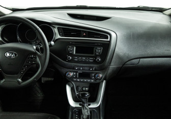 Подержанный автомобиль Kia Ceed Hatchback 2017 года (14 фото)