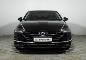 Подержанный автомобиль Hyundai Sonata 2020 года (2 фото)