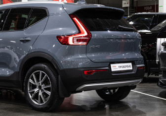 Подержанный автомобиль Volvo XC40 2019 года (11 фото)