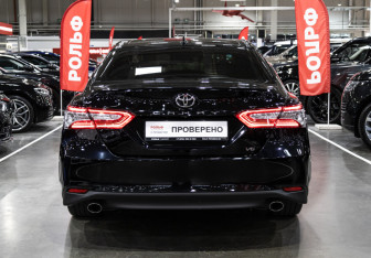 Подержанный автомобиль Toyota Camry Sedan 2020 года (8 фото)