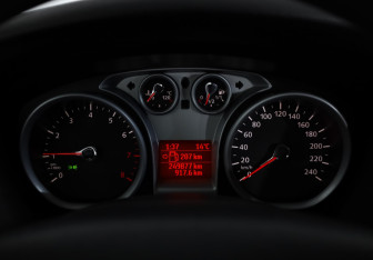 Подержанный автомобиль Ford Focus Hatchback 2011 года (13 фото)