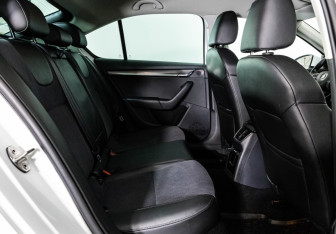 Подержанный автомобиль Skoda Octavia Liftback 2019 года (19 фото)