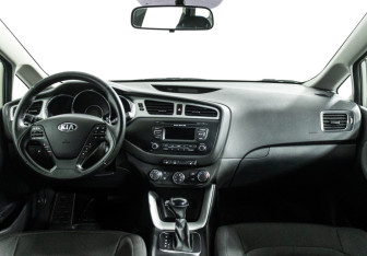 Подержанный автомобиль Kia Ceed Wagon 2012 года (13 фото)