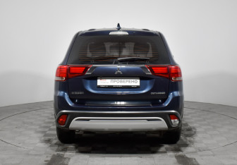 Подержанный автомобиль Mitsubishi Outlander 2018 года (6 фото)