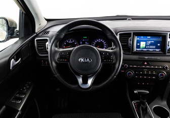 Подержанный автомобиль Kia Sportage 2016 года (12 фото)
