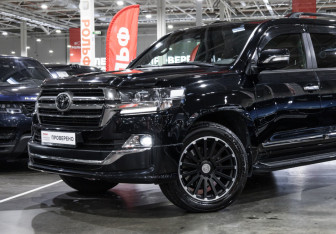 Подержанный автомобиль Toyota Land Cruiser Suv 2019 года (2 фото)