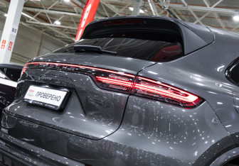 Подержанный автомобиль Porsche Cayenne 2020 года (13 фото)