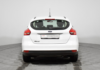 Подержанный автомобиль Ford Focus Hatchback 2017 года (6 фото)