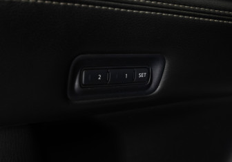 Подержанный автомобиль Nissan Pathfinder 2015 года (22 фото)