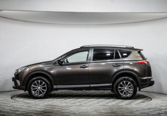 Подержанный автомобиль Toyota RAV4 2019 года (8 фото)