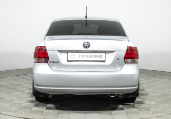 Подержанный автомобиль Volkswagen Polo Sedan 2013 года (6 фото)