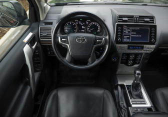 Подержанный автомобиль Toyota Land Cruiser Prado 2020 года (12 фото)