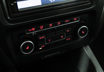 Подержанный автомобиль Volkswagen Jetta Sedan 2011 года (16 фото)