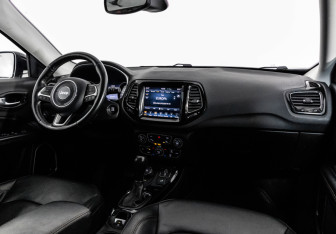 Подержанный автомобиль Jeep Compass 2018 года (9 фото)