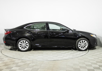 Подержанный автомобиль Lexus ES 2013 года (4 фото)