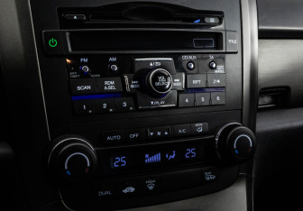 Подержанный автомобиль Honda CR-V 2011 года (14 фото)