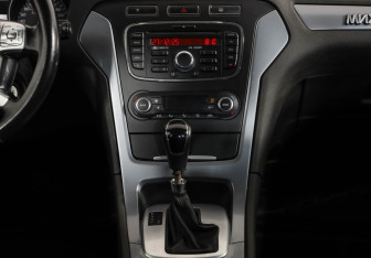 Подержанный автомобиль Ford Mondeo Sedan 2010 года (17 фото)