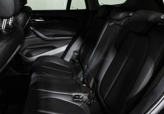 Подержанный автомобиль BMW X1 2017 года (10 фото)