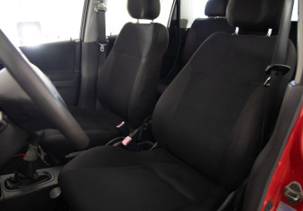 Подержанный автомобиль Suzuki Ignis 2006 года (11 фото)