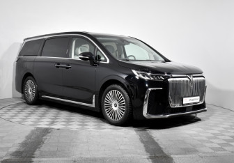 Подержанный автомобиль Voyah Dream 2025 года (3 фото)