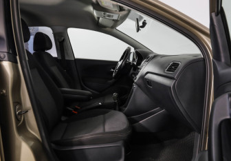 Подержанный автомобиль Volkswagen Polo Sedan 2016 года (21 фото)