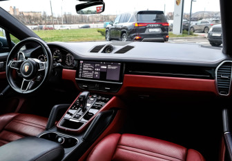 Подержанный автомобиль Porsche Cayenne 2020 года (11 фото)