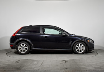 Подержанный автомобиль Volvo C30 2007 года (4 фото)