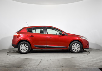 Подержанный автомобиль Renault Megane Hatchback 2010 года (4 фото)