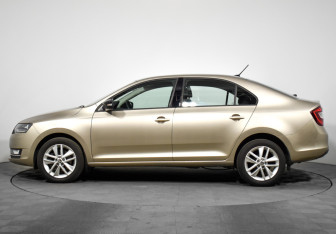 Подержанный автомобиль Skoda Rapid Liftback 2019 года (8 фото)