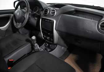 Подержанный автомобиль Renault Duster 2015 года (12 фото)