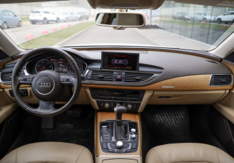 Подержанный автомобиль Audi A7 2011 года (11 фото)