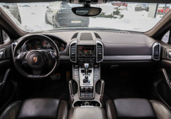Подержанный автомобиль Porsche Cayenne 2010 года (13 фото)