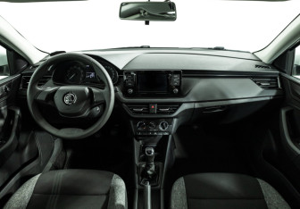 Подержанный автомобиль Skoda Rapid Liftback 2020 года (13 фото)