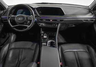 Подержанный автомобиль Hyundai Sonata 2021 года (13 фото)