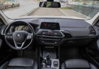 Подержанный автомобиль BMW X3 2020 года (11 фото)