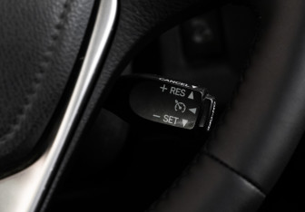 Подержанный автомобиль Toyota RAV4 2016 года (14 фото)