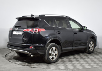 Подержанный автомобиль Toyota RAV4 2016 года (5 фото)