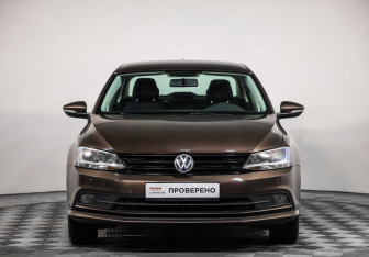 Подержанный автомобиль Volkswagen Jetta Sedan 2017 года (2 фото)