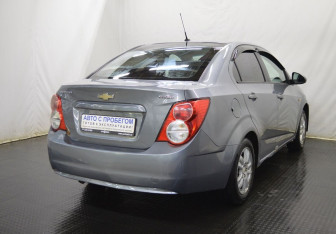 Подержанный автомобиль Chevrolet Aveo Sedan 2013 года (5 фото)