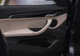 Подержанный автомобиль BMW X1 2021 года (20 фото)